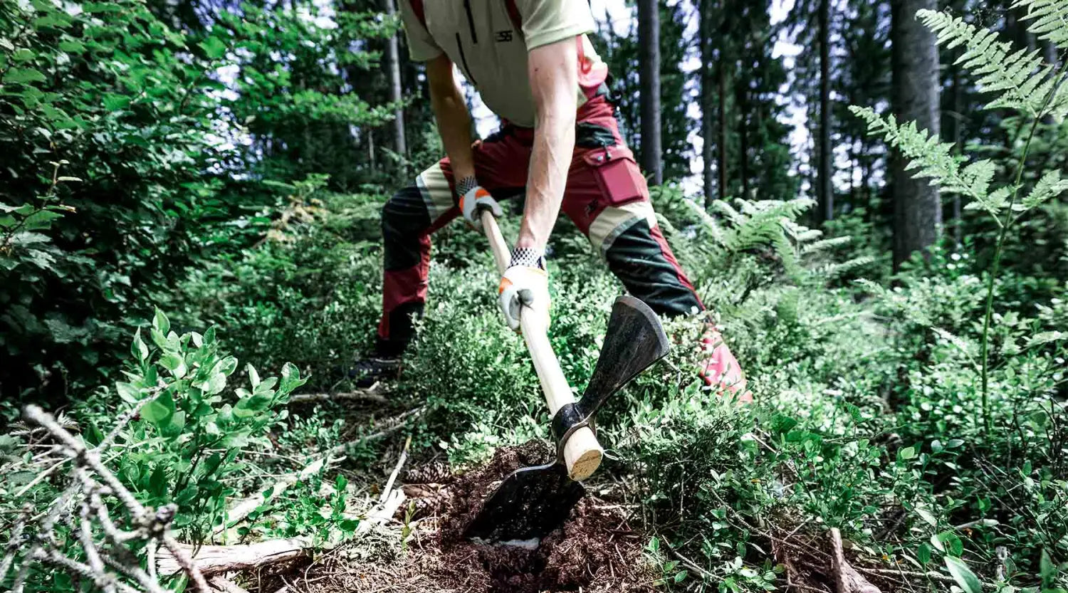 Meisterwerkzeuge für Garten und Wald: Entdecke die Kraft der Wiedehopf- und  Forsthacken