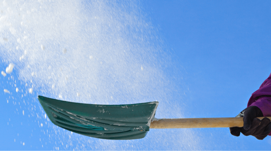 Schneeräumen leicht gemacht: Die besten SHW-Schneeschaufeln für eine stressfreie Winterzeit - SHW-FIRE