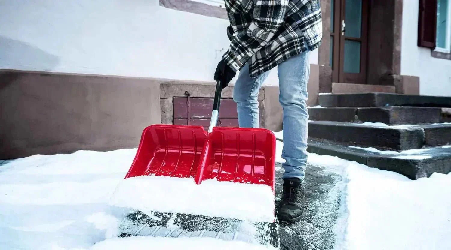 Schneeschieber: Effektive Helfer zur Schneebeseitigung - SHW-FIRE