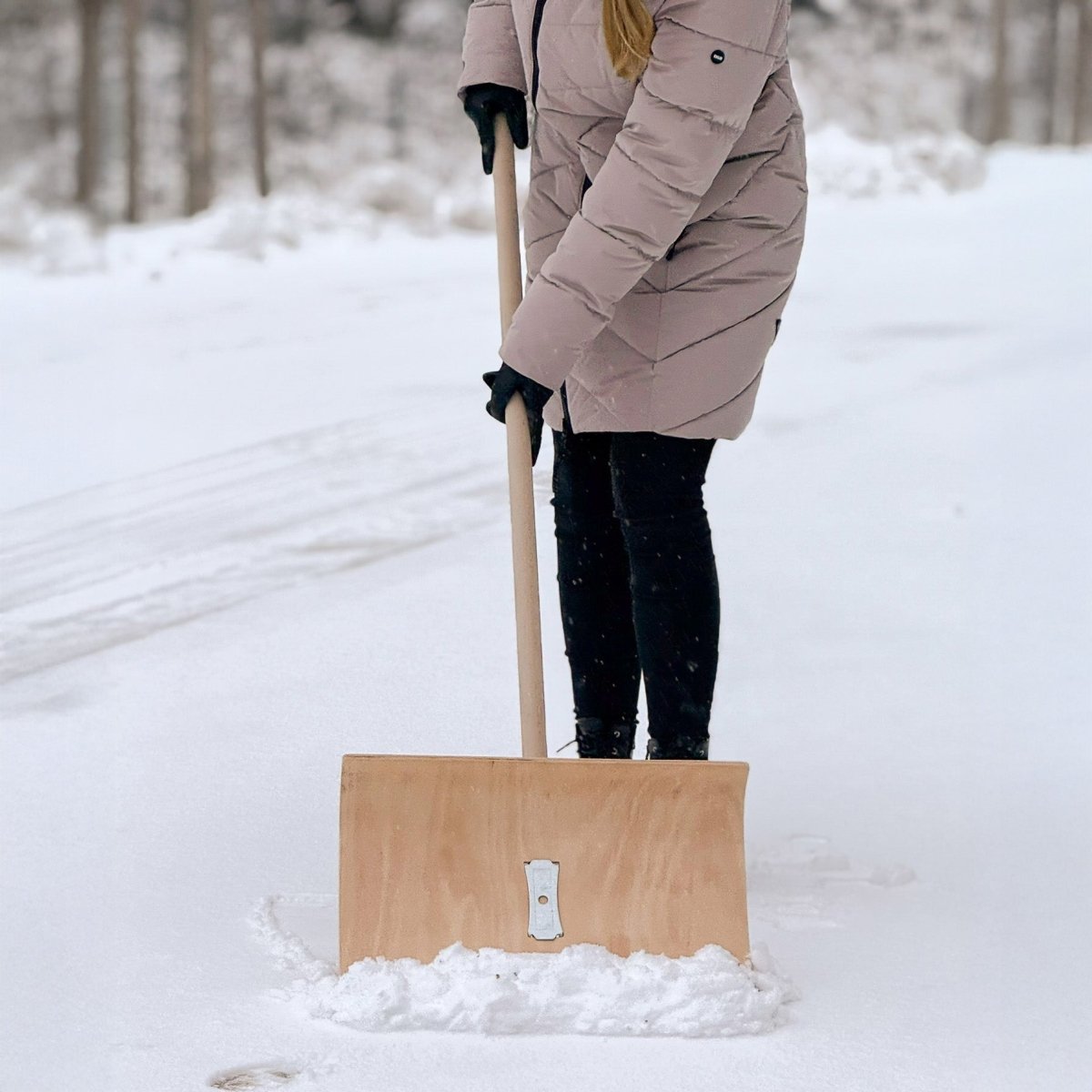 SHW Schneeschieber - Sperrholz Blatt 5 - fach verleimt, 50 cm breit, mit Holzstiel - SHW - FIRE