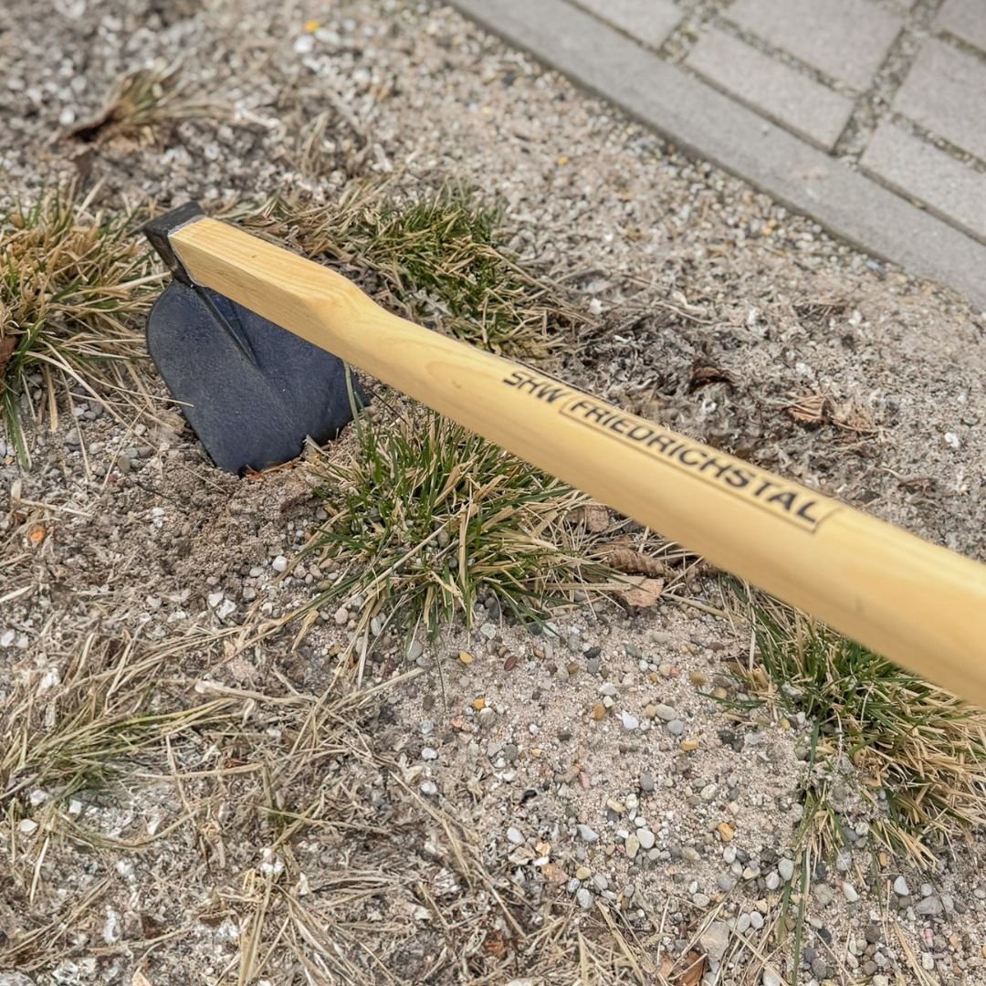 SHW Heilbronner Hacke mit Eschenstiel und selbstschärfendem Blatt - SHW - FIRE