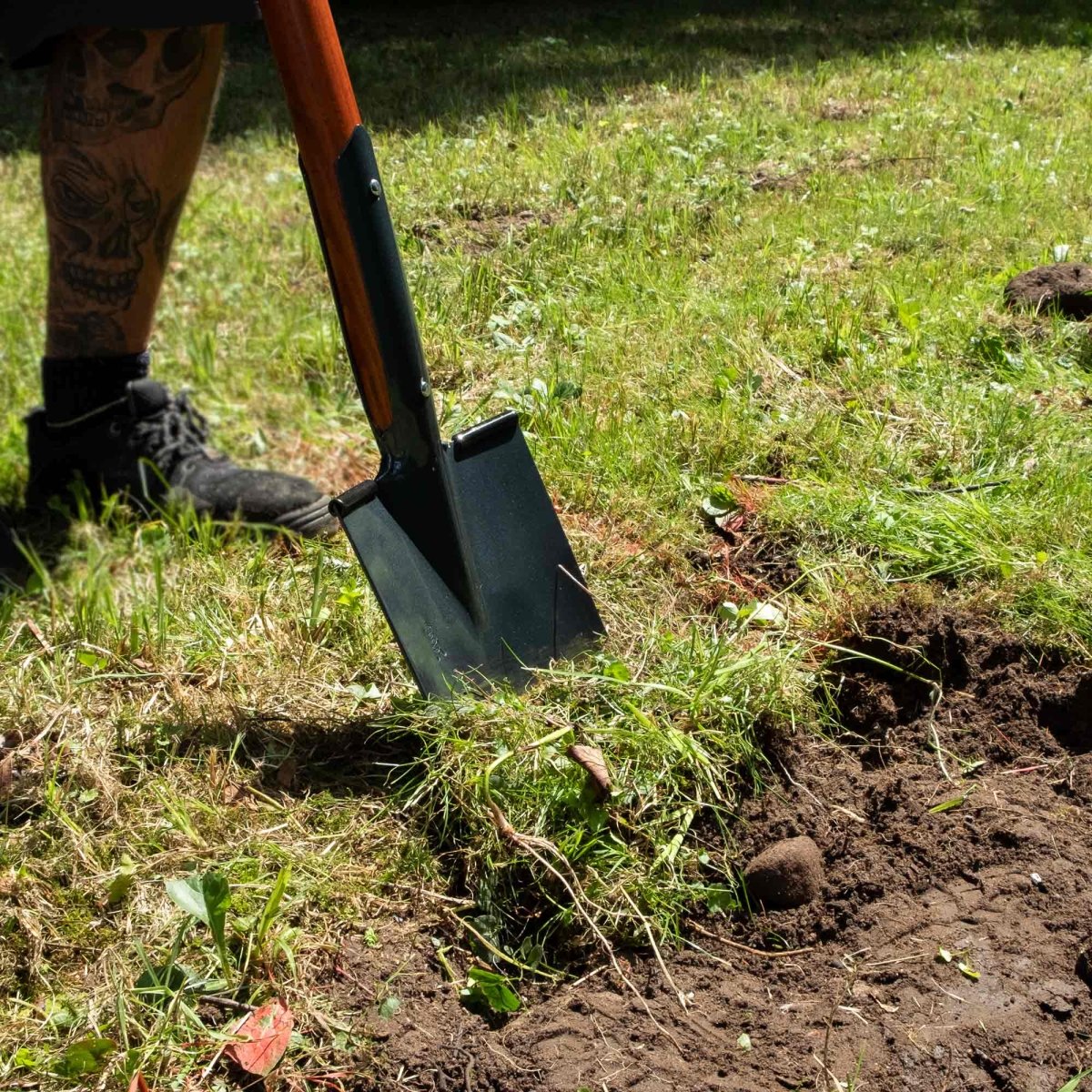 SHW Gärtnerspaten mit Tritt und Eschen - T - Stiel - SHW - FIRE