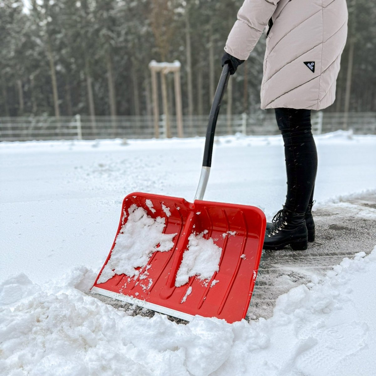SHW Schneeschieber - Kunststoff 55 cm mit ergonomischem Alustiel - SHW - FIRE