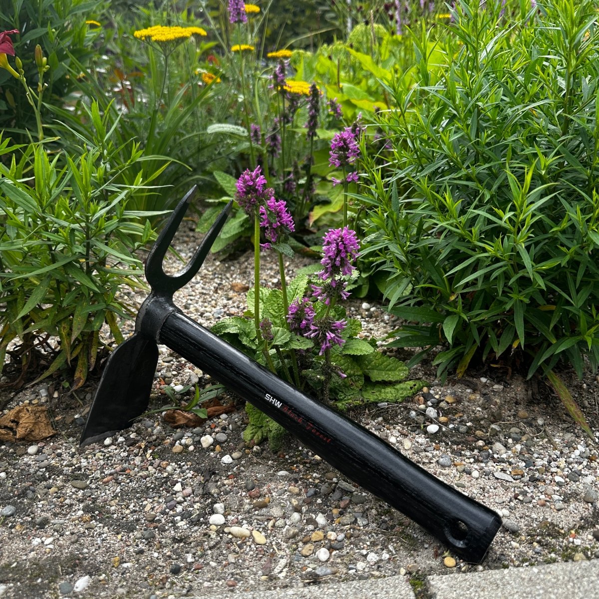 SHW Black Forest Häckchen mit Breitblatt 2 Zinken und Eschenholzstiel 33 cm - SHW - FIRE