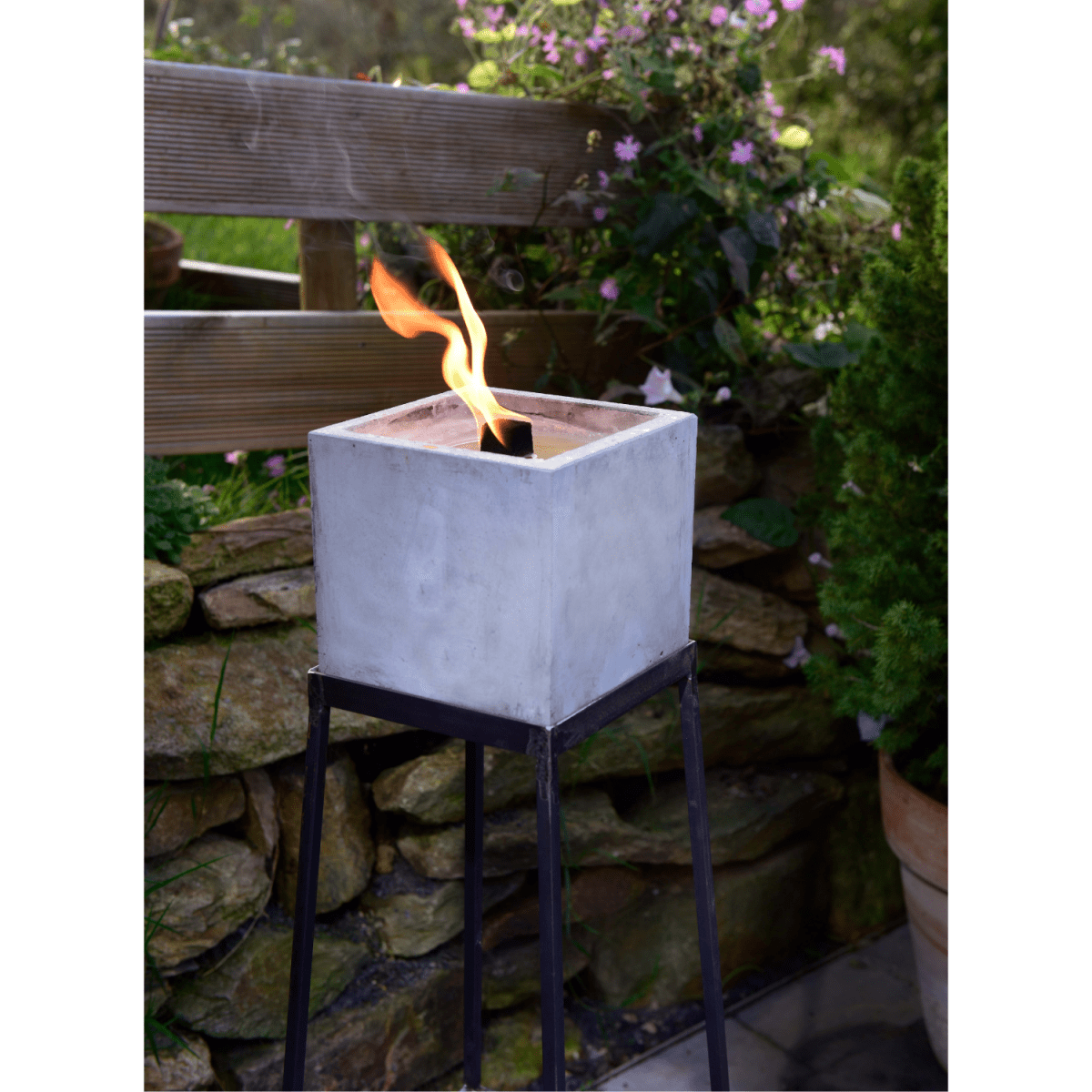 BESKE Betonfeuer 17 x 17 x 17 cm inkl. Ständer - SHW - FIRE